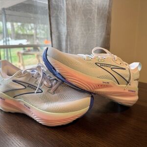 Women’s Brooks Glycerin 22 size 8 wide